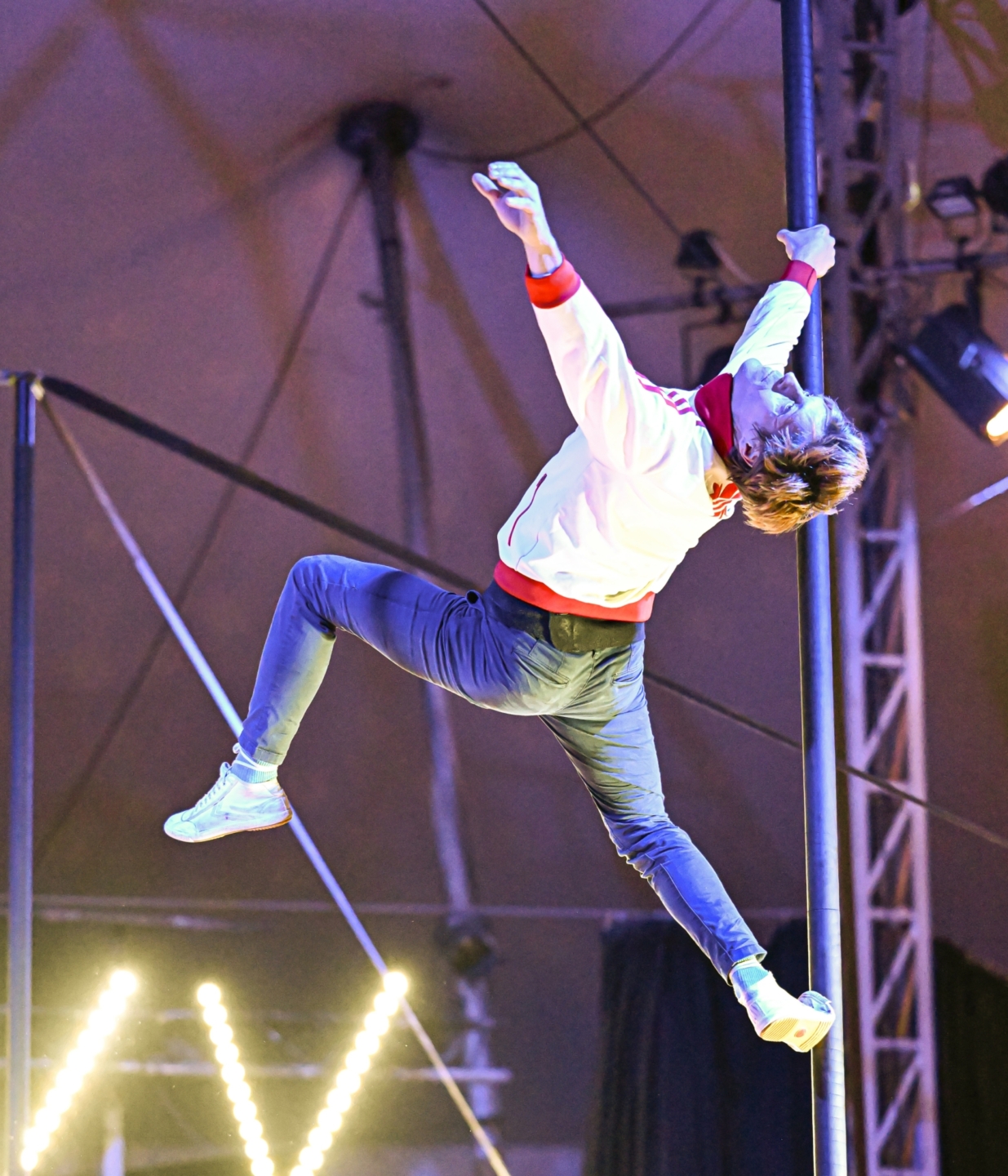 Performances de cirque par la Compagnie Bivouac